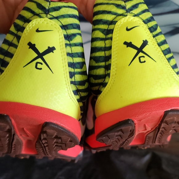 Practically New Nike's track/field shoes - Picture 4 of 8